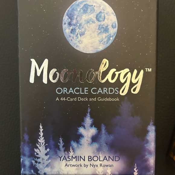 NEW Moonology oracle cards and Labyrinth tarot deck - Picture 3 of 8